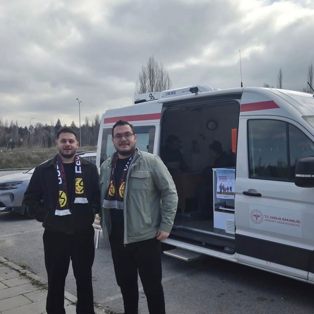 Eskişehir'de mobil sigara bıraktırma aracı taraftarla buluştu