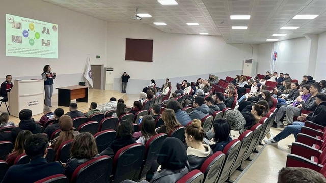 Ezine'de jandarmadan üniversite öğrencilerine bilgilendirme