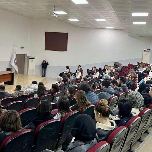 Ezine'de jandarmadan üniversite öğrencilerine bilgilendirme