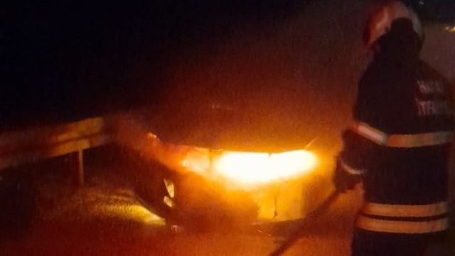 Altınözü'nde araç yangını