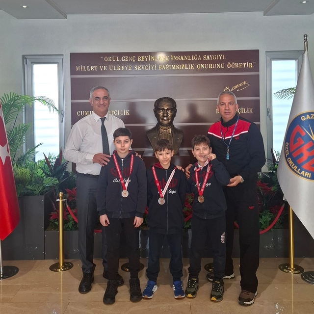 Paletli Yüzme Şampiyonasına GKV Özel Okulları damgası