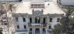 Depremde zarar gören tarihi valilik binası aslına uygun şekilde inşa ediliy...