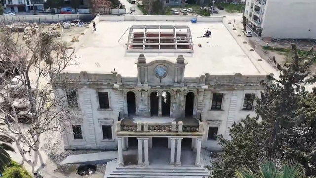 Depremde zarar gören tarihi valilik binası aslına uygun şekilde inşa ediliyor