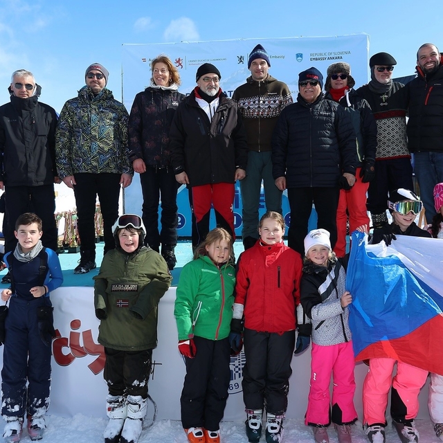 5. Diplomatik Kayak Yarışı'nda dereceye girenler ödüllendirildi