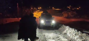 Muş’ta kapanan köy yolu şeker hastası için açıldı