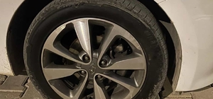 Park halindeki aracın lastikleri kesildi