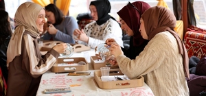 Kartepe'de kurulan otağ çadırında geleneksel sanatlar yaşatılıyor