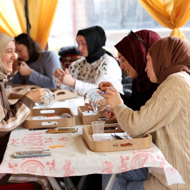 Kartepe'de kurulan otağ çadırında geleneksel sanatlar yaşatılıyor