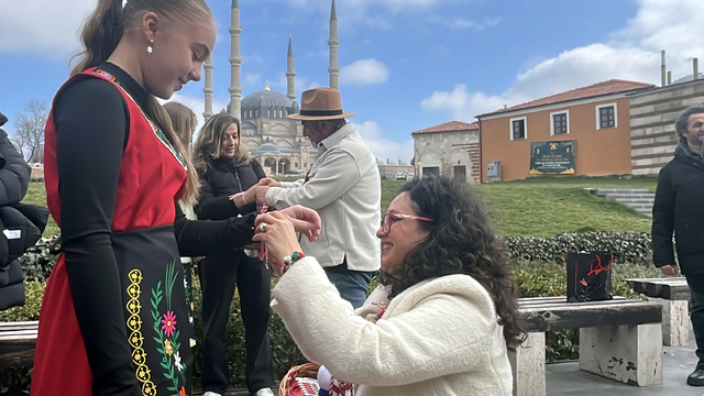 Edirne'de 'Baba Marta' etkinliği; bileklikler dağıtıldı