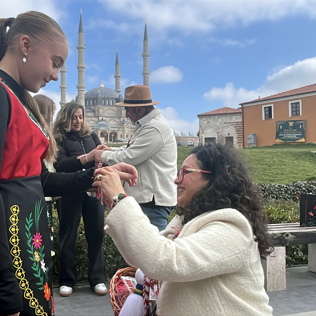 Edirne'de 'Baba Marta' etkinliği; bileklikler dağıtıldı