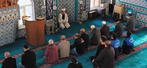 Genç hafızlar Ramazan'da camilerde mukabele okuyor