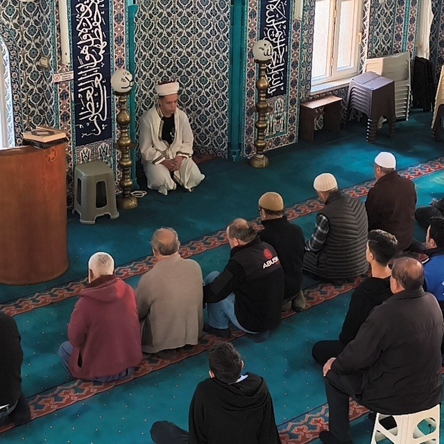 Genç hafızlar Ramazan'da camilerde mukabele okuyor