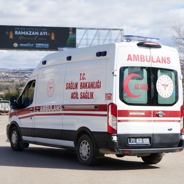 Dolmuşta tartıştığı genci bıçakla yaralayan kadın gözaltına alındı