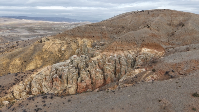 Kırıkkale'de doğanın şekillendirdiği kayalar ilgi çekiyor