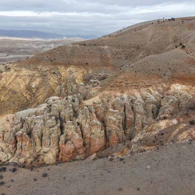 Kırıkkale'de doğanın şekillendirdiği kayalar ilgi çekiyor
