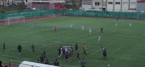 Artvin’de amatör maçta tekmeli yumruklu kavga kamerada