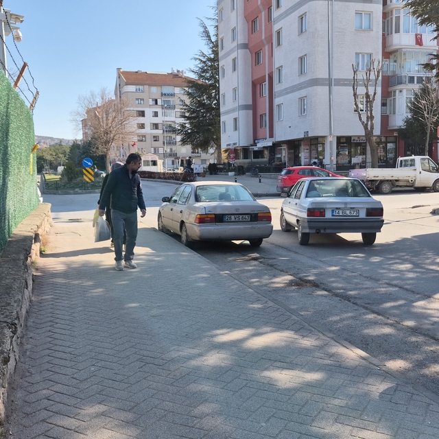 Basılı kalan otomobil kornası pazar günü vatandaşların kabusu oldu
Duyarsız...