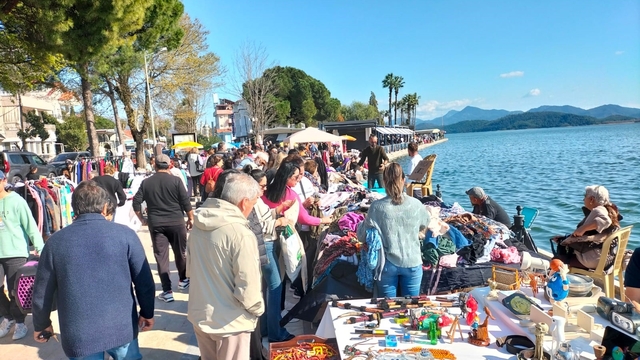 Köyceğiz'de yılın ilk ikinci el pazarı kuruldu