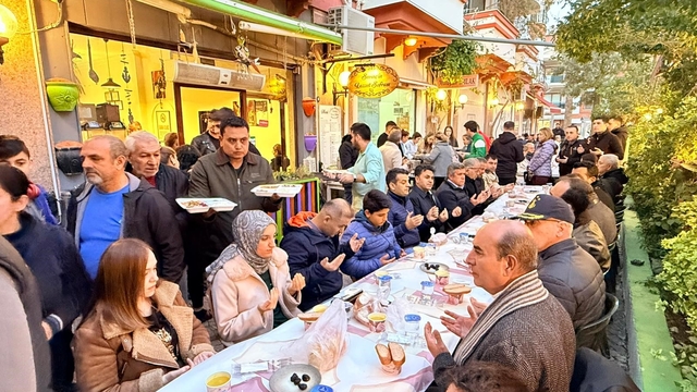 Datça'da 86. Sokak esnafından 400 kişilik iftar