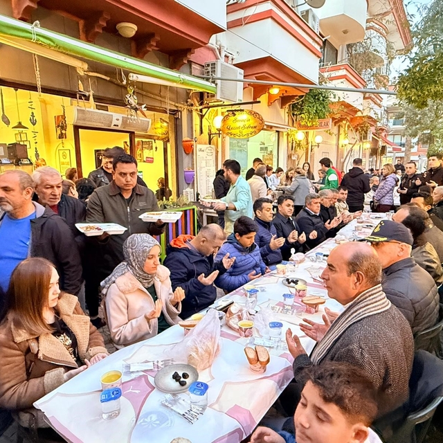 Datça'da 86. Sokak esnafından 400 kişilik iftar