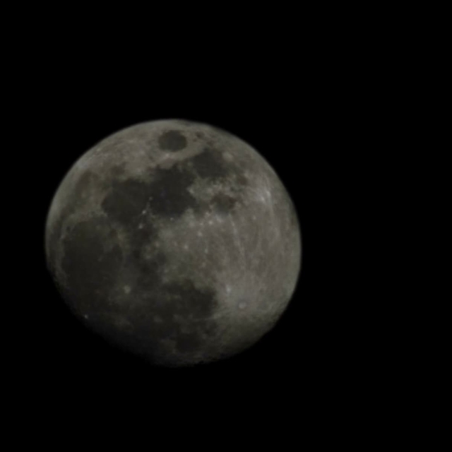 Elazığ'da şişkin ay gökyüzünü süsledi