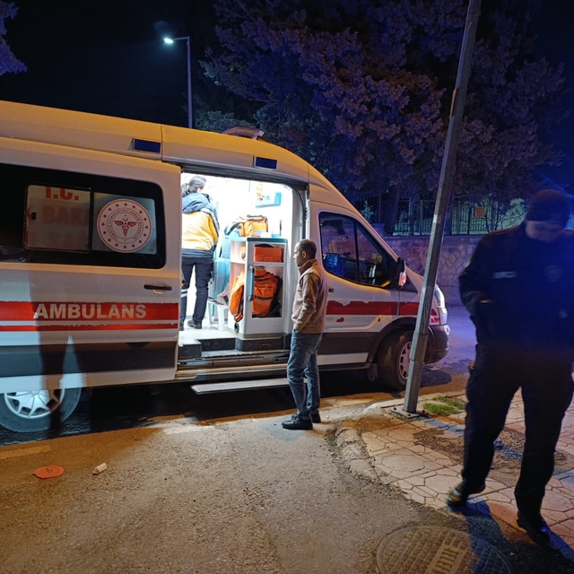 Gençler arasında bıçaklı kavga: 3 yaralı