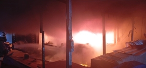 Antakya'da iş yeri alevlere teslim oldu