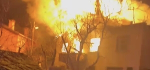 Alevlere teslim olan iki katlı ev kullanılmaz hale geldi