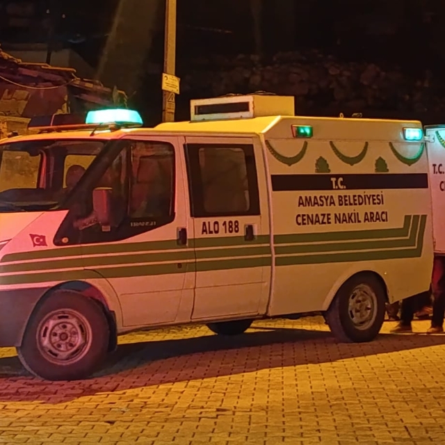 Yalnız yaşadığı evinde ölü bulundu