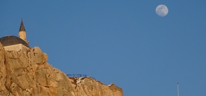 Van Kalesi'nde gökyüzü şöleni: Şişkin ay tarihle buluştu