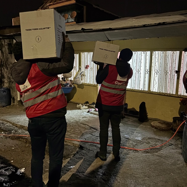 Kızılay Muradiye Şubesinden ihtiyaç sahibi ailelere gıda desteği