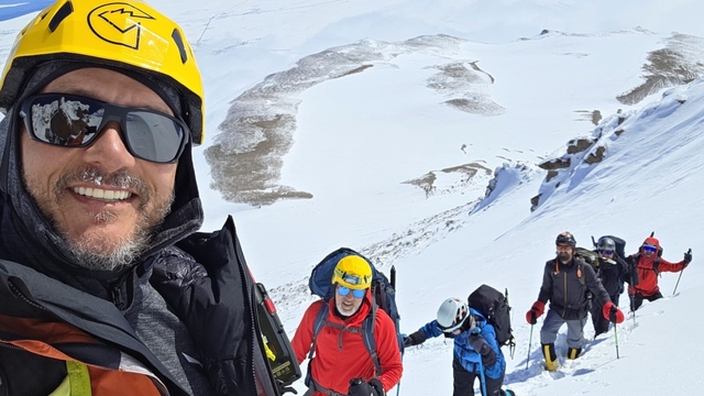 İstanbul Doğa Sporları Kulübü'nden Süphan Dağı'na kış tırmanışı