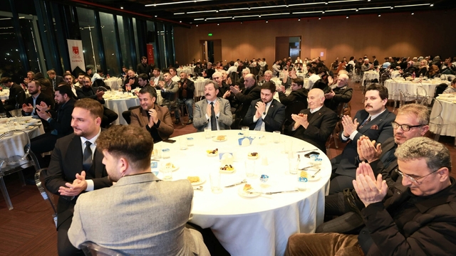 Vali Tavlı'dan iftar programında anlamlı mesaj: "Nice Kızılelmalarla buluşmak dileğiyle"