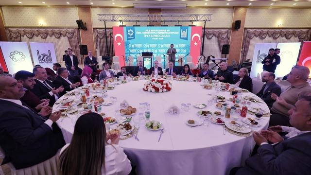 Mardin Valisi Akkoyun Artuklu'da iftar programına katıldı