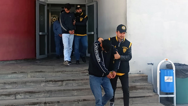 Kendisini 'Komiser Vedat' olarak tanıtıp, emekliyi dolandırdı