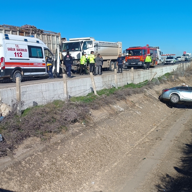 Kamyonla çarpışan otomobilin sürücüsü hayatını kaybetti