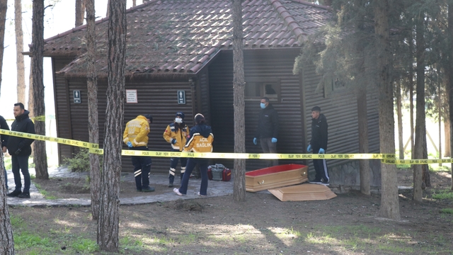 Yaşlı adam parkın lavabosunda ölü olarak bulundu