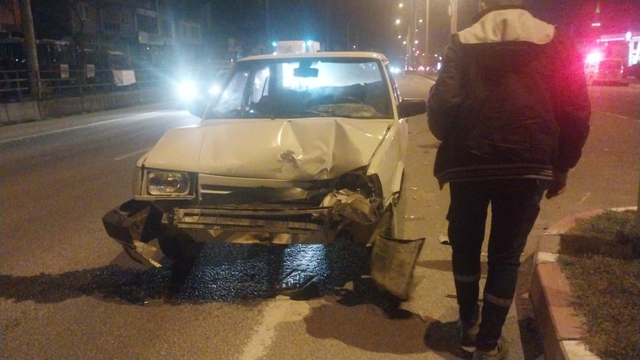 Tavşanlı'da otomobiller çarpıştı: 2 yaralı