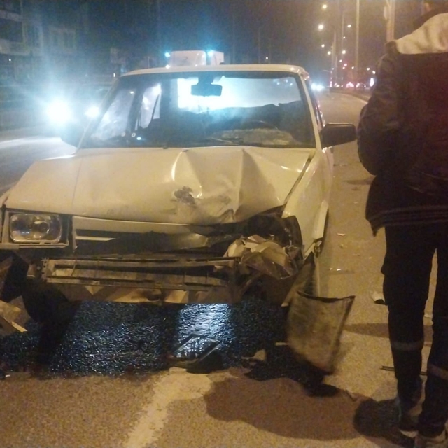 Tavşanlı'da otomobiller çarpıştı: 2 yaralı