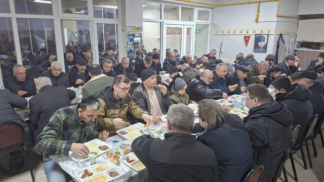 Karaören köylüleri ve misafirleri iftar yemeğinde bir araya geldi