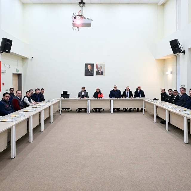 Kırklareli Valisi Turan, Pehlivanköy Geri Gönderme Merkezini ziyaret etti