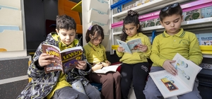 Mersin'de çocuklar tiyatro ve Kitobüs ile buluştu