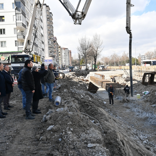 Başkan Büyükkılıç, 300 milyon TL'lik katlı kavşak projesini yerinde inceled...