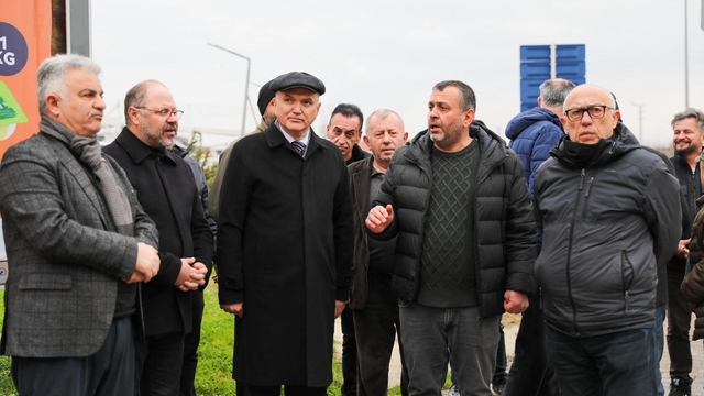 Başkan Özlü talebi yerinde inceledi
Işıklı kavşak için trafik sayımı ve teknik inceleme yapılacak