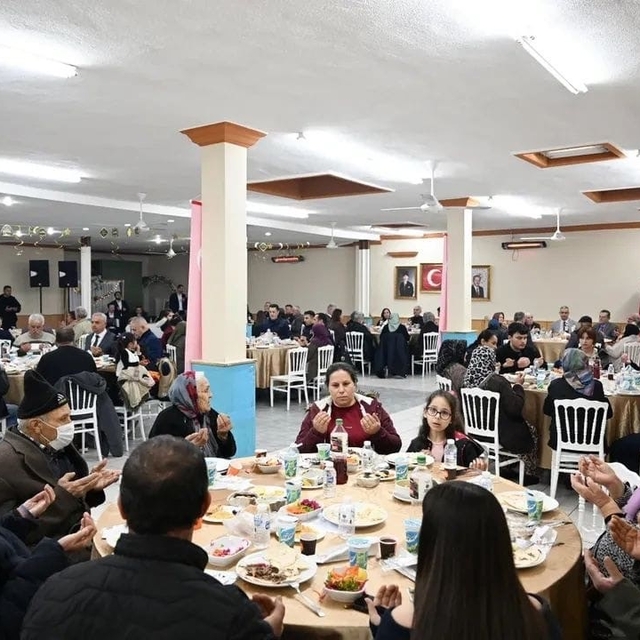 Pehlivanköy'de şehit aileleri ve gaziler onuruna iftar yemeği verildi