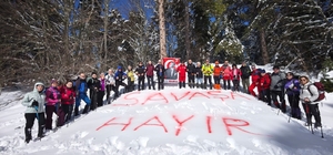 Uludağ'da karlara "savaşa hayır" yazdılar
Dağcılardan 'Savaşa hayır' yürüyü...