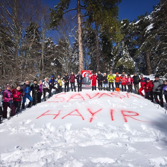 Uludağ'da karlara "savaşa hayır" yazdılar
Dağcılardan 'Savaşa hayır' yürüyü...