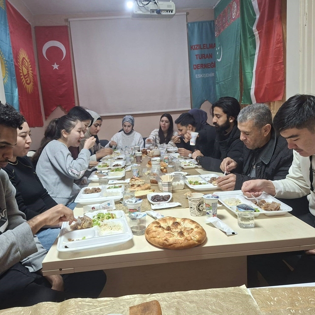 Eskişehir'deki üniversitelerde okuyan Türk Dünyası öğrencileri iftar progra...