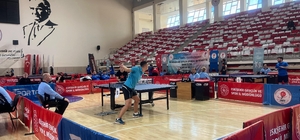 Masa tenisinin kalbi Eskişehir'de attı: 120 sporcu kıyasıya yarıştı Eskişehir'de raketler konuştu: 3. Lig heyecanı sona erdi Masa Tenisi İl Temsilcisi Hasan Aktaş: "Sporcularımızın memnuniyeti, bizim mutluluğumuzdur"