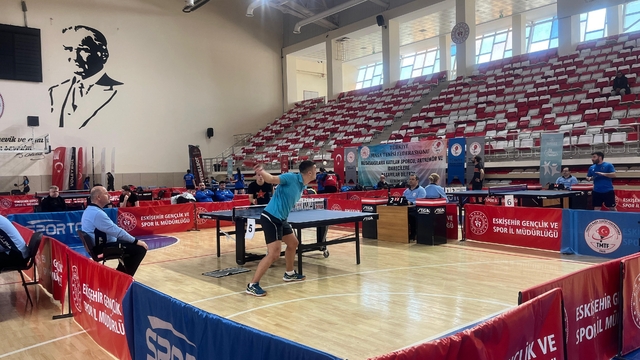 Masa tenisinin kalbi Eskişehir'de attı: 120 sporcu kıyasıya yarıştı
Eskişehir'de raketler konuştu: 3. Lig heyecanı sona erdi
Masa Tenisi İl Temsilcisi Hasan Aktaş: "Sporcularımızın memnuniyeti, bizim mutluluğumuzdur"